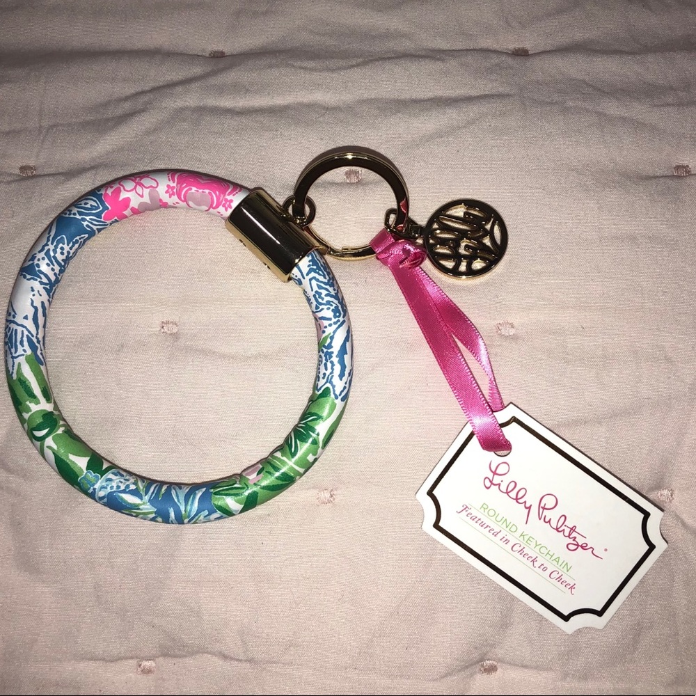 NWT Lilly Pulitzer Round Keychain “Cheek to Cheek”